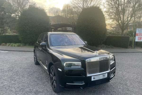 Hire Rolls Royce Cullinan